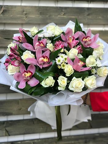 Букет цветов из: Розы и Хризантемы в Сазоново