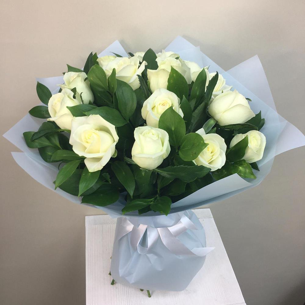 Букет 15 Белых роз Проуд в Сазоново