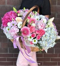 Композиция солнечный день в Сазоново Цветочная композиция из Розы, Хризантемы, Пионы и Лизиантусы в корзине в Сазоново