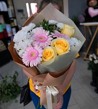 Букет цветов из:  Герберы, Розы и Хризантемы в Сазоново