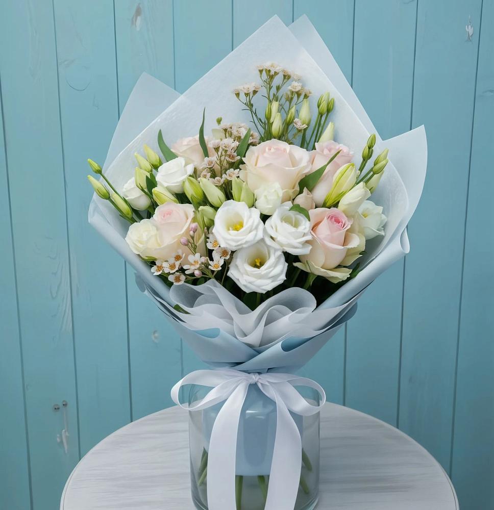 Букет цветов из: Розы и Лизиантусы в Сазоново