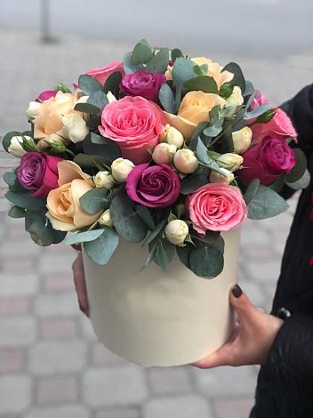 Цветочная композиция из Розы в шляпной коробке в Сазоново