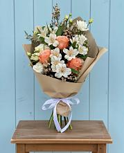 Букет цветов из:  Альстромерии, Лизиантусы, Розы и Хризантемы в Сазоново