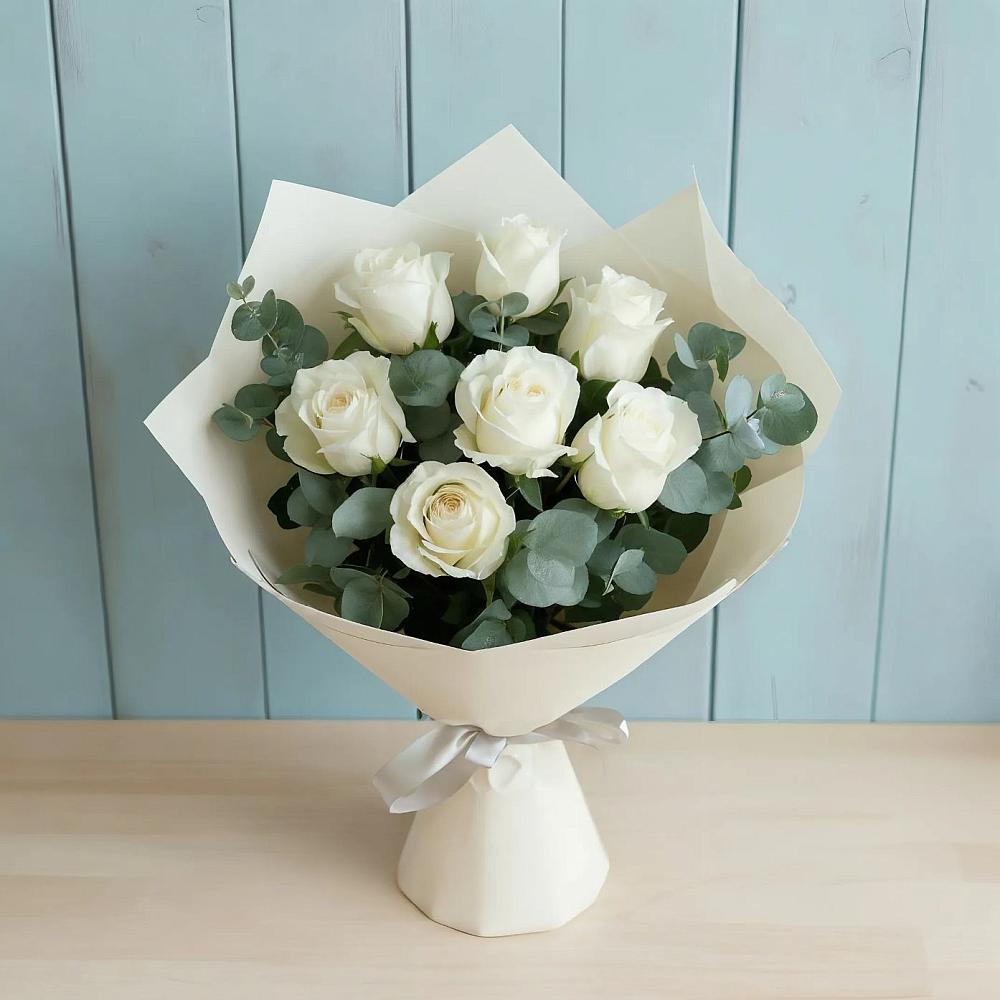 Букет Белые розы в Эвкалипте в Сазоново