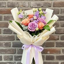 Букет цветов из:  Лизиантусы и Розы в Сазоново