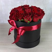 Цветочная композиция из Розы в шляпной коробке в Сазоново
