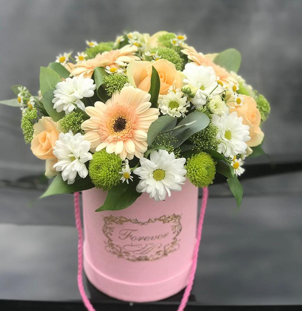 Цветочная композиция из Розы, Герберы и Хризантемы в шляпной коробке в Сазоново