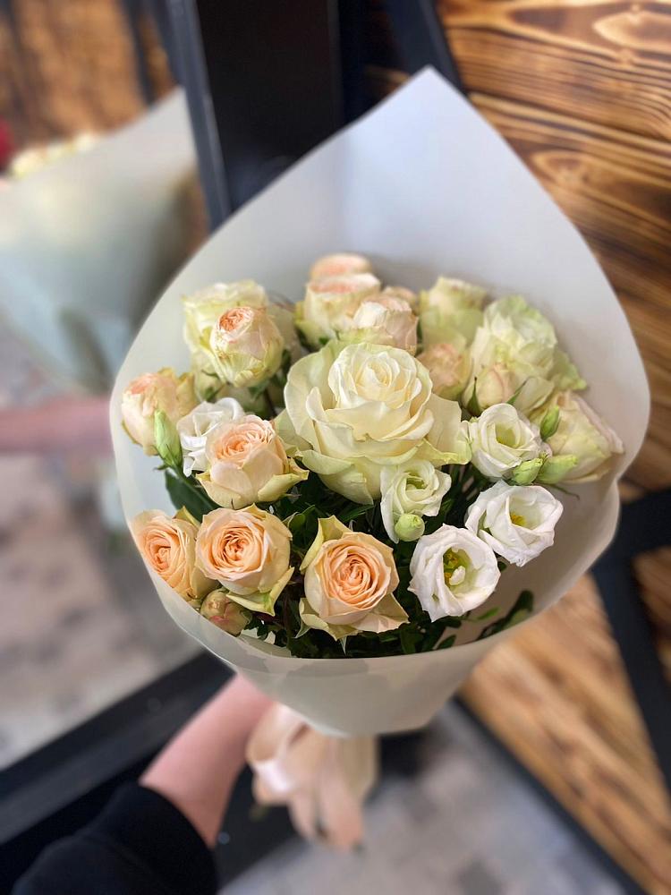 Букет цветов из: Розы и Лизиантусы в Сазоново