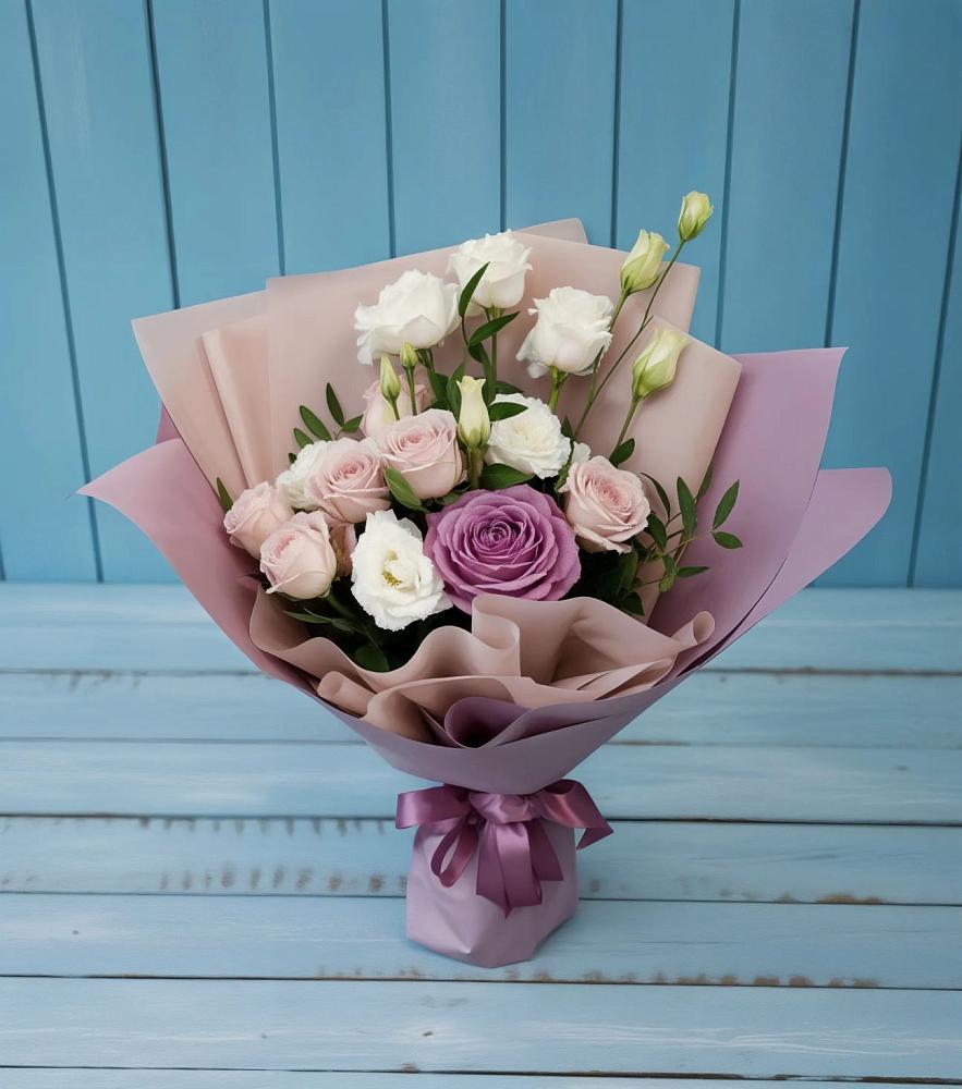 Букет цветов из: Розы и Лизиантусы в Сазоново